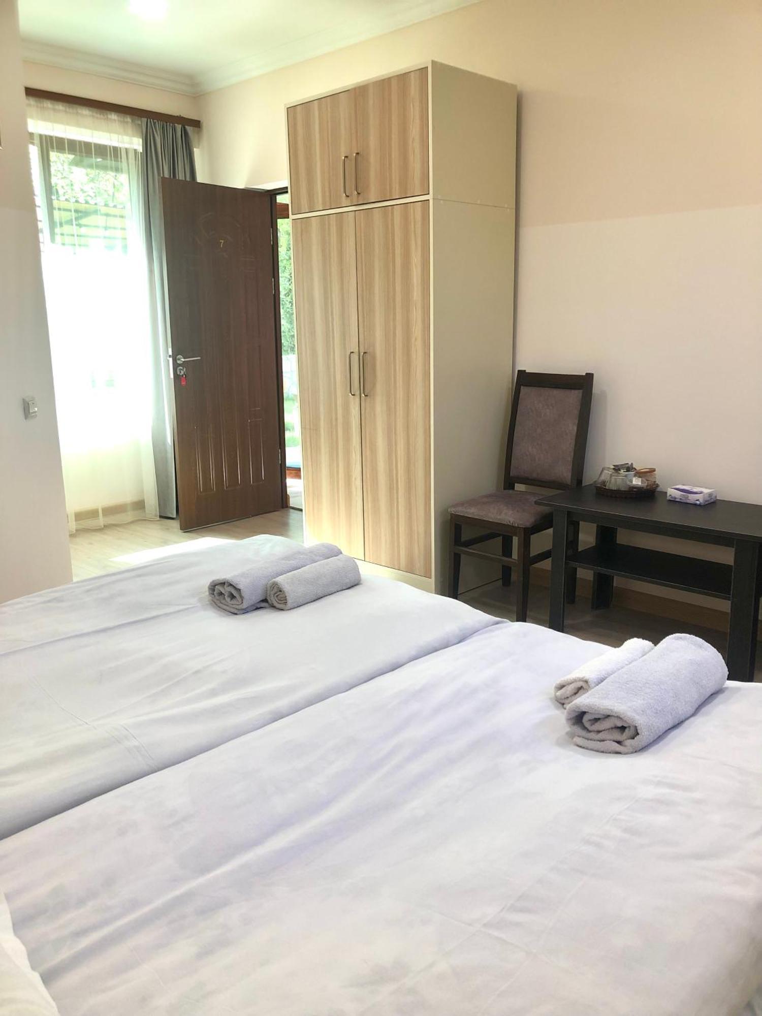 Guest House Anahit 이제반 외부 사진