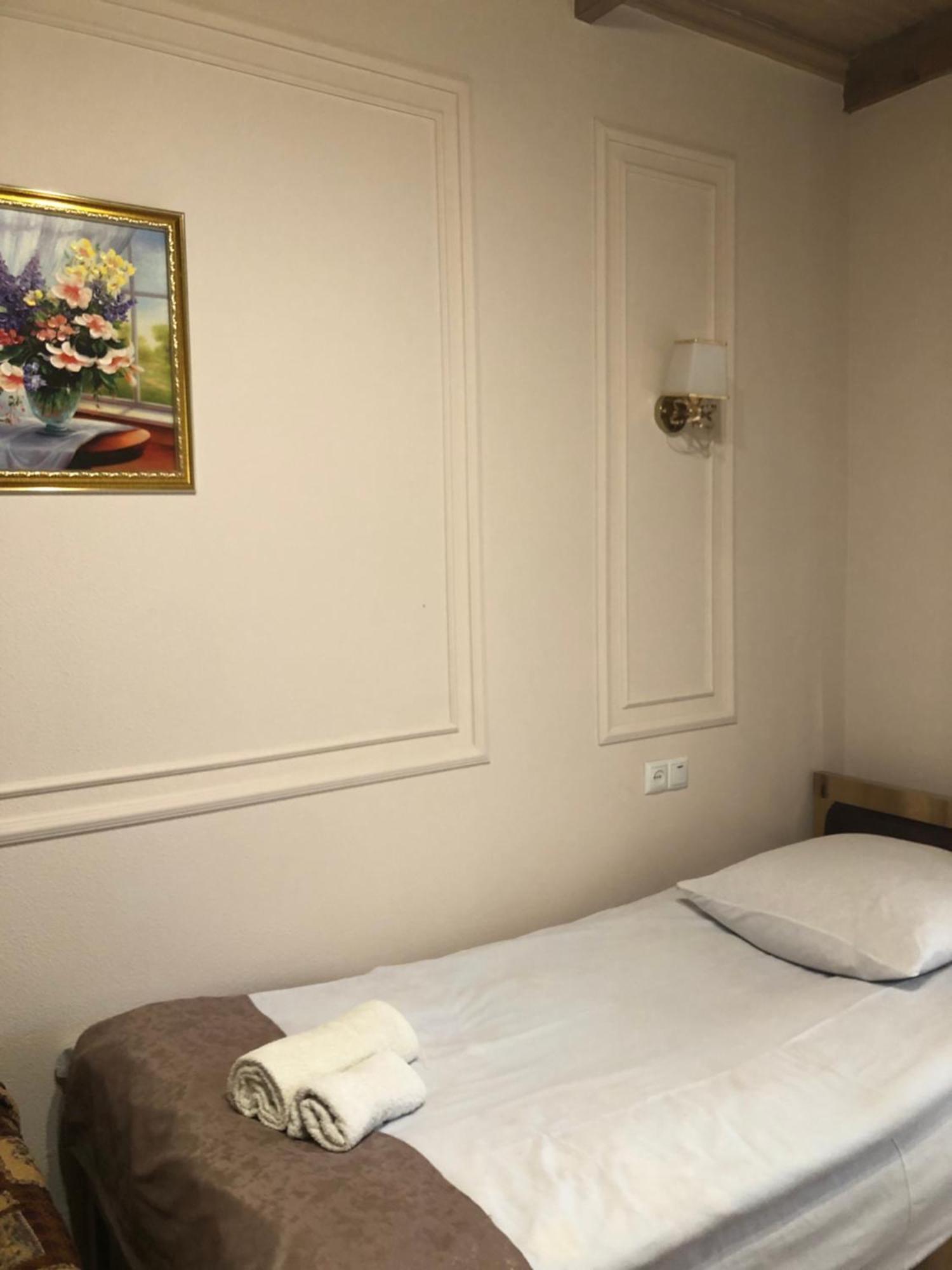 Guest House Anahit 이제반 외부 사진