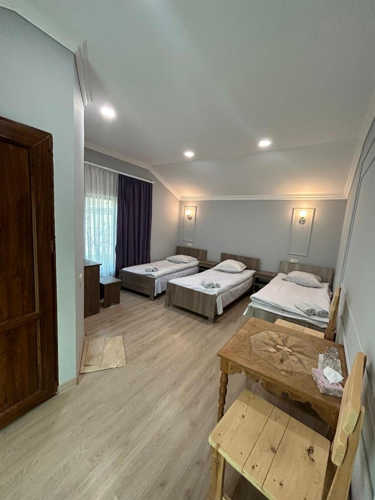 Guest House Anahit 이제반 외부 사진